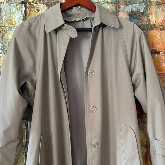 Vintage Trench Coat – Women’s Size 8 – Wool Blend Lining, Classic Style - Picture 2 of 6